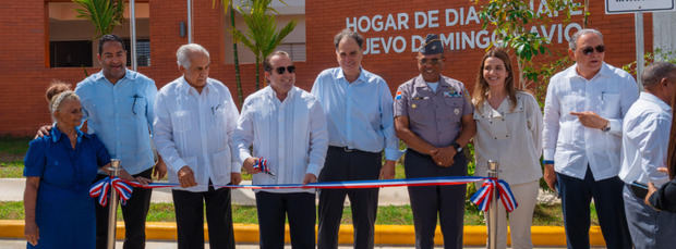 Ministro Paliza encabeza entrega de hogar de día para adultos mayores en el Nuevo Domingo Savio.