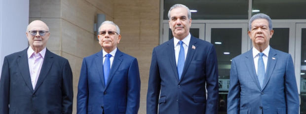 Presidente Abinader visitará al expresidente Danilo Medina para continuar el diálogo sobre la crisis haitiana.