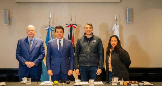 Collado y Arajet anuncian nueva ruta a Córdoba a partir de noviembre