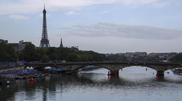Un siglo después, parisinos y turistas podrán bañarse en el Sena mirando a la torre Eiffel