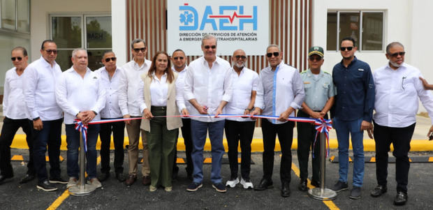 Presidente Abinader inaugura varias obras en la provincia Duarte y sostiene diálogo con la juventud.