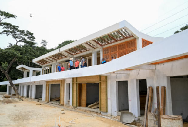 MITUR busca restauración Playa Sosúa e inaugurar pronto Plaza Vendedores.