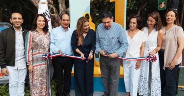 Carolina y Centro Cultural Amaya inauguran la escultura “Reto al Futuro”