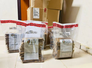 Decomisan en Las Américas 75 láminas de supuesta cocaína camufladas en cajas de tabaco