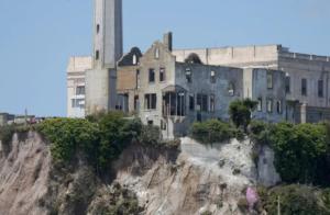 Autoridades federales visitan la prisión de Alcatraz tras la luz verde a su reapertura en California