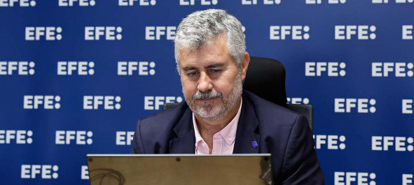 El presidente de EFE, Miguel Ángel Oliver, dice que los medios deben incorporar la IA 'sin ese sesgo de Armagedón'