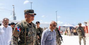 Secretario general de la OEA y ministro de Defensa dominicano inspeccionan la frontera con Haití