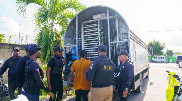 Dirección General de Migración detiene 1,197 y repatría otros 1,004 inmigrantes ilegales.