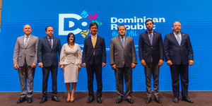 Biviana Riveiro destaca a República Dominicana como destino ideal para empresas japonesas en foro en Tokio