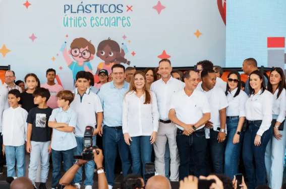Entregan 15.2 millones de botellas plásticas a cambio de útiles escolares.