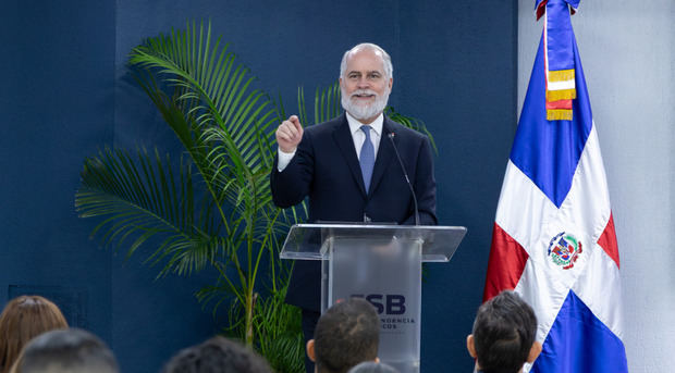 Alejandro Fernández W.