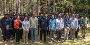 Ministerio de Medio Ambiente en colaboración con el Centro Cuesta Nacional impulsa la conservación del pico Duarte