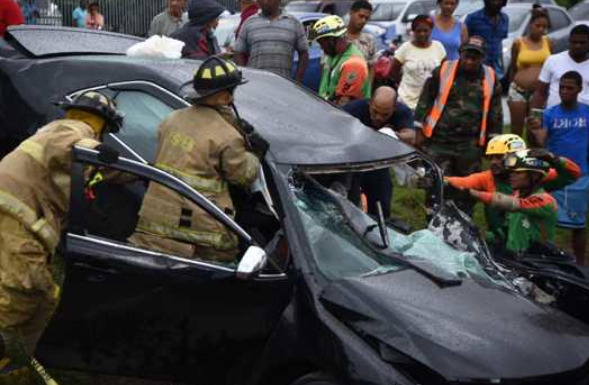 Al menos seis fallecidos y 19 heridos en accidente de tráfico en el este dominicano
