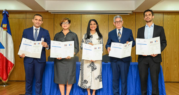 República Dominicana y Francia firman acuerdo para impulsar finanzas públicas sostenibles e inclusiva.