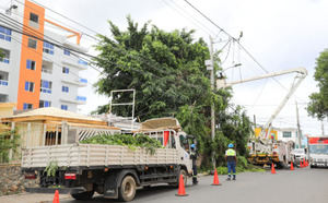 Crecimiento poblacional causa interrupciones eléctricas en sectores de la avenida Jacobo Majluta, según Edeeste