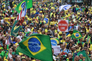 Miles de personas protestan en defensa de Bolsonaro y exigen una amnistía en pleno juicio por golpismo