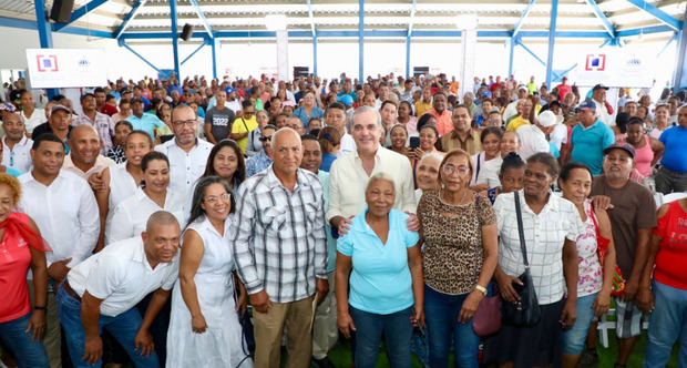 Presidente Abinader lanza programa de titulación que impactará a más de 25,000 personas con la entrega de títulos de propiedad, en Puerto Plata.
