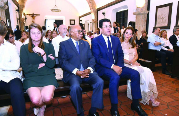 Ministro de Turismo entrega remozada iglesia San Miguel en la Ciudad Colonial