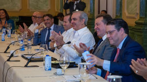 Luis Abinader se reúne con sectores productivos para evaluar el desarrollo económico del país