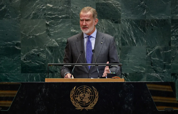 El rey Felipe VI interviene en representación de España al inicio de la segunda jornada de apertura del nuevo periodo de sesiones de la Asamblea General de Naciones Unidas.
