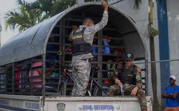 República Dominicana deporta a 370.240 haitianos indocumentados en el último año.