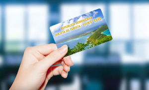 RD capta 3,852 millones de pesos por tarjeta de turistas hasta agosto