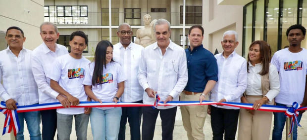 Presidente Abinader inaugura Centro Universitario Regional UASD-Cotuí con 29 aulas; ya suman cuatro los entregados a través del Mived.