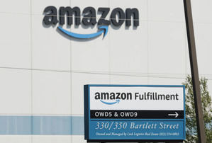 Fotografía de archivo que muestra el exterior de un almacén de reparto de Amazon en Northborough, Massachusetts, (EE. UU.).