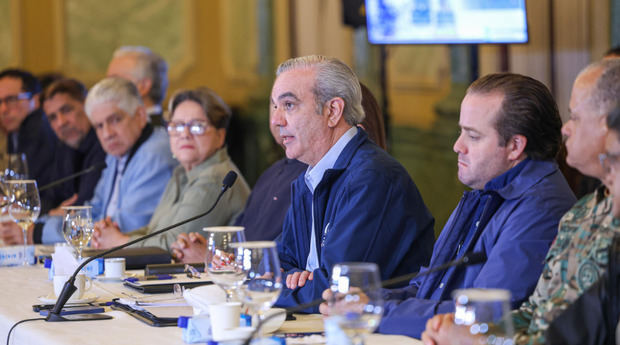 Presidente Abinader mantiene para este sábado suspensión de labores en provincias en alerta roja.