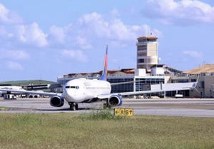 Retrasos y cancelación de vuelo en el Cibao por reducción de operaciones en EEUU