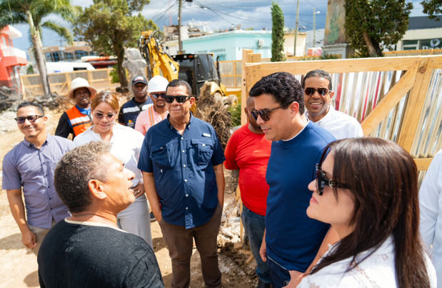 David Collado supervisa obras que ejecuta turismo en Higüey