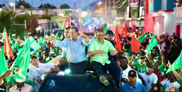 Fuerza del Pueblo realiza 'multitudinaria' manifestación con el Gobierno.