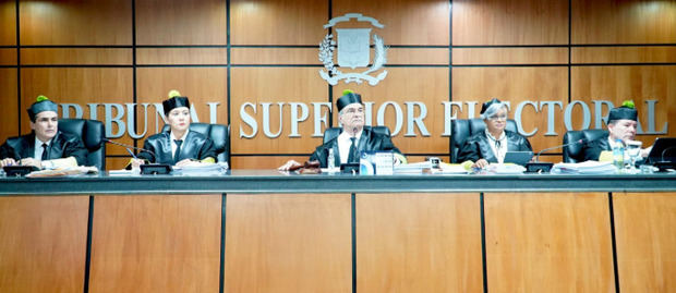 Reeligen al presidente y a otros dos miembros titulares del Tribunal Electoral