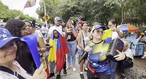 Cientos de venezolanos celebran en Santo Domingo la captura de Nicolás Maduro