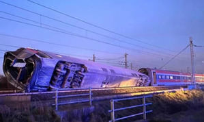 Suben a 10 los muertos y 25 heridos por el descarrilamiento de dos trenes en sur de España