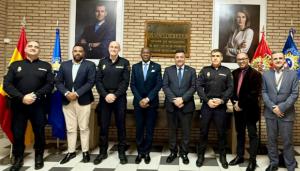 El viceministro de Turismo de República Dominicana visita la Escuela de Policía de Ávila