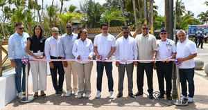 Ministro David Collado entrega nueva pasarela peatonal en Las Terrenas