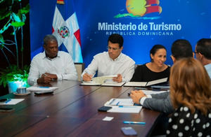 MITUR y guías turísticos firman acuerdo para mejorar calidad del servicio a turistas