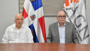Bernardo Vega dona colección documental al Archivo General de la Nación