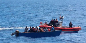 Repatrian a República Dominica a 21 migrantes detenidos en aguas de Puerto Rico