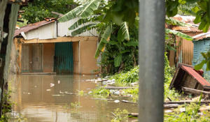 Lluvias aíslan a 23 comunidades y obligan el desplazamiento de 880 personas