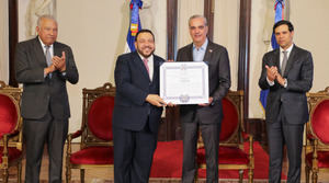 Presidente Abinader condecora de manera póstuma al expresidente Ulises Francisco Espaillat