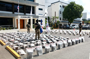 Ocupan 1,295 paquetes de cocaína y marihuana en dos narcolanchas en costas de Pedernales
