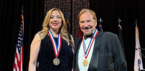 Kathleen Martínez, la primera mujer en recibir el premio Ellis Island por su búsqueda de Cleopatra