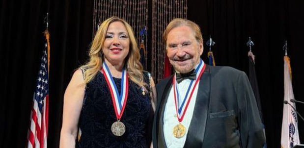 Kathleen Martínez, la primera mujer en recibir el premio Ellis Island por su búsqueda de Cleopatra