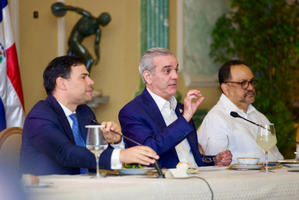 Presidente Luis Abinader reafirma respaldo a la clase artística y escucha propuestas del sector cultural