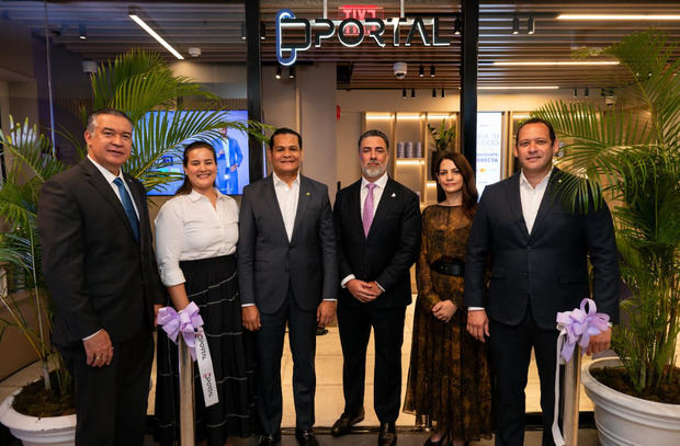 Simon Genao, Catherine Espaillat, Juan Padilla, Fabio Báez, Patricia Díaz y Roque Delgiudice.