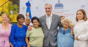 Presidente Abinader inicia entrega del Bono Madre 2026