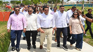 Ministro David Collado supervisa construcción de obra en los Bajos de Haina