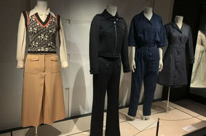 De Chanel a Calvin Klein: Bruselas repasa la historia del minimalismo en la moda hasta hoy